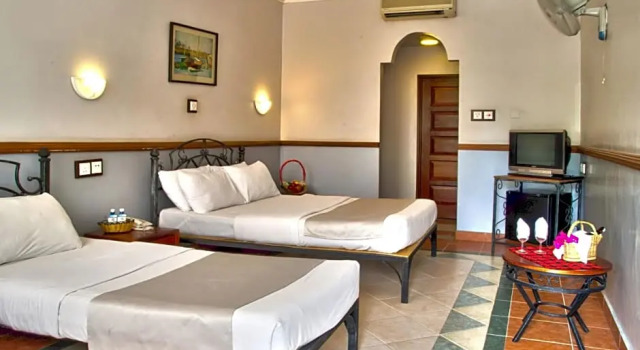 Номер Standard Sentrim Castle Royal Hotel