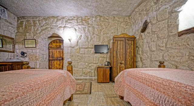 Maccan Cave Hotel