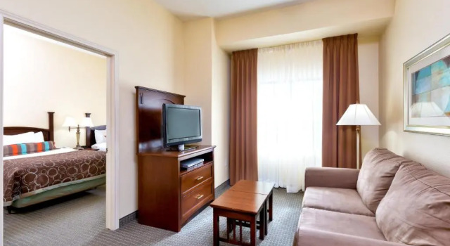 Четырёхместный люкс с 2 комнатами Staybridge Suites McAllen by IHG