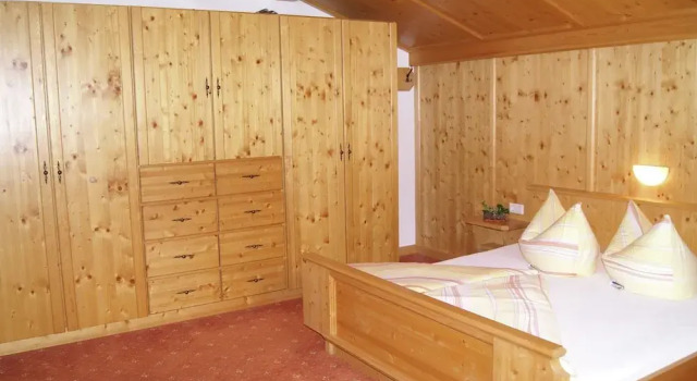 Delightful Apartment in Zell am Ziller With a View, Rezerwuj Apartament Hotele w Tyrol z parkingiem, Parking