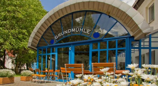Hotel garni Grundmühle, Забронировать Отель Бад-Шандау Saxon Switzerland, рядом с Информационный центр национального парка «Саксонская Швейцария»