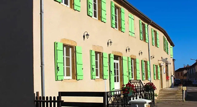 Comme Un Coq En Pâte, Rezervovat Hotel Bourg-le-Comte 