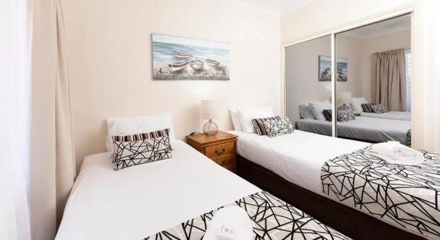 Апартаменты Meridian Beachside Apartments