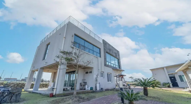Jeju Byeoleuldameunbaramarae Pension