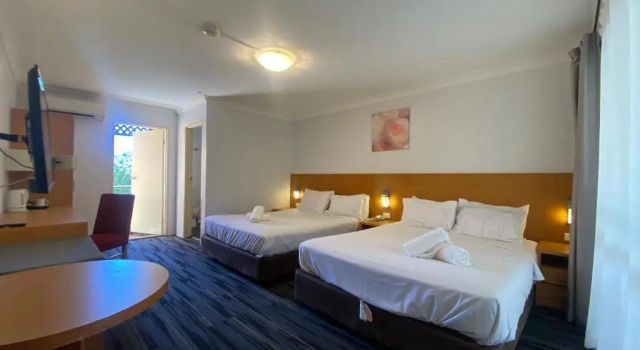 Четырёхместный номер Deluxe с балконом Garden Lodge Sydney Hotel