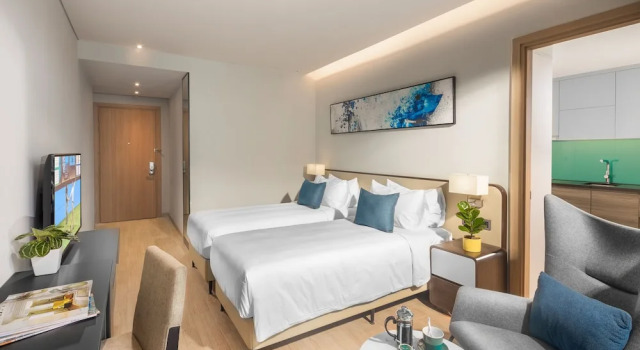 Номер Deluxe с 2 комнатами с балконом Citadines Marina Halong