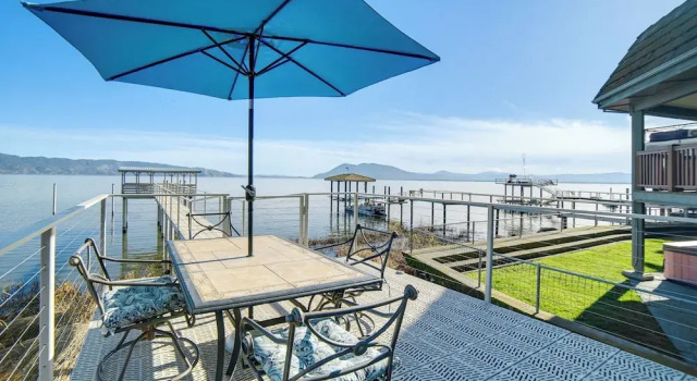Коттедж с 3 комнатами с балконом North Lakeport Home on Clear Lake: Boat + Unwind!