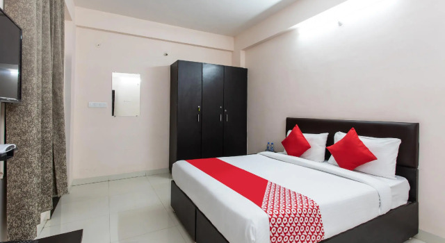 OYO 27654 Hotel Grand Valley