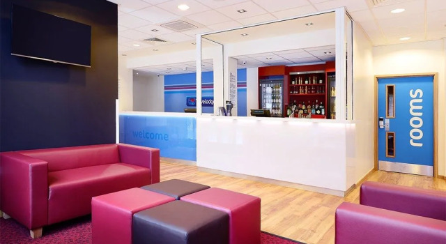 Travelodge London Finsbury Park, Забронировать Отель Ислингтон Лондон, рядом с Финсбери Парк