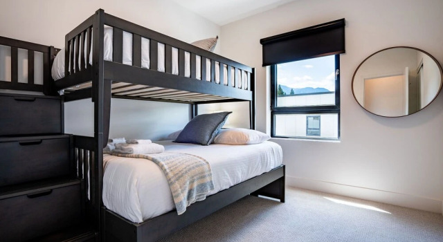 Stoke House by Revelstoke Vacations, Забронировать Апартаменты/квартира Отели Ревелсток с парковкой, Парковка