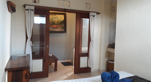 Adi House Homestay, Забронировать Отель Отели провинции Бали с завтраком, Завтраки