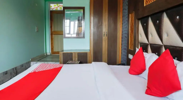 Hotel Sobo Central, Забронировать Отель Сринагар Jammu & Kashmir Ski