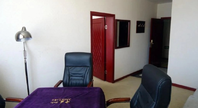 Lanhuahua Hotel Dingbianyidian, Prenota Hotel Yulin Shaanxi