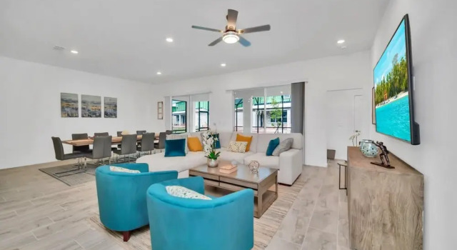 12 BR Private Pool Movie Theatre Themed Rooms, Rezerwuj Hotel Kissimmee Kissimmee