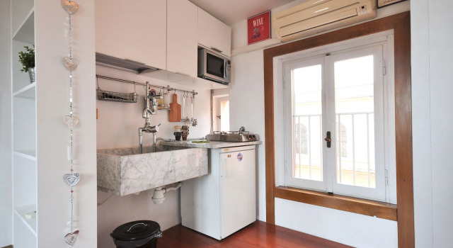 Holiday Rome Apartments - Colosseo, Забронировать Апартаменты/квартира Отели Рима с завтраком, рядом с Площадь Колонны, Завтраки