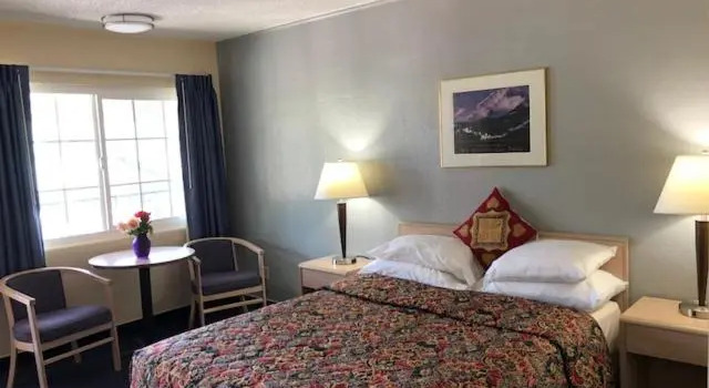 Номер Superior Pine Needles Inn