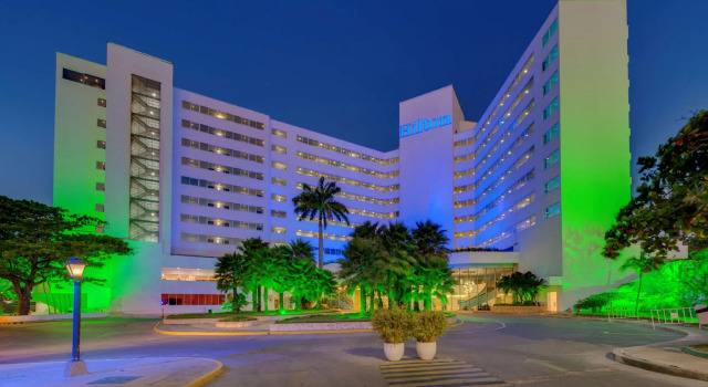 Hilton Cartagena, Забронировать Отель Бизнес-отели Картахены, рядом с Пляж Кастильо-Гранде, 4* 5*