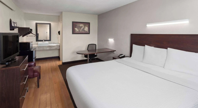 Двухместный номер Standard Travelodge by Wyndham Peoria
