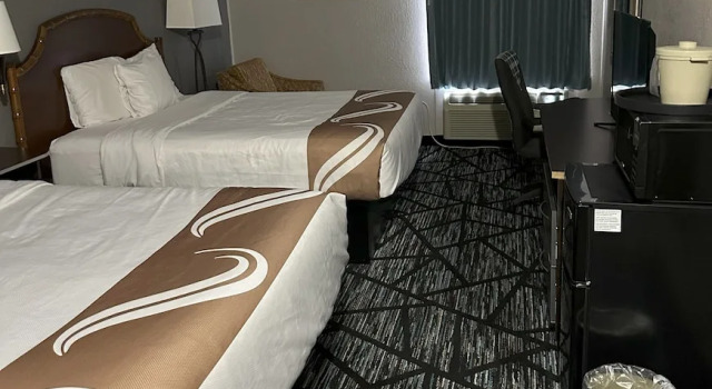 Четырёхместный номер Deluxe Hometown Inn Indian River