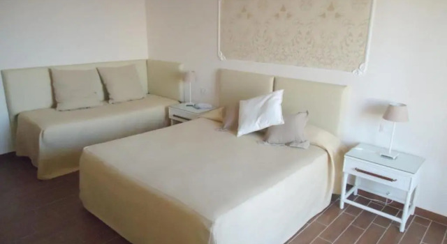 Четырёхместный номер Standard с балконом Mini Hotel - Angolo Di Paradiso