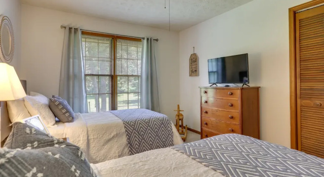Cozy Georgia Getaway w/ Deck, Grill & Fire Pit!, Rezerwuj Hotel Cartersville Georgia