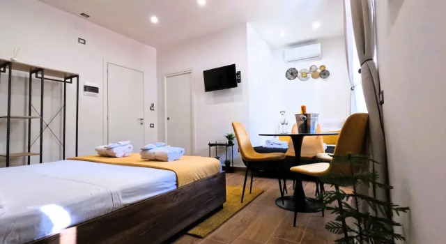BlackWoody Contemporary Rooms - Napoli Centro Storico, Забронировать Гостевой дом Гостевые дома Неаполя, рядом с Accademia di Belle Arti di Napoli, Гостевой дом