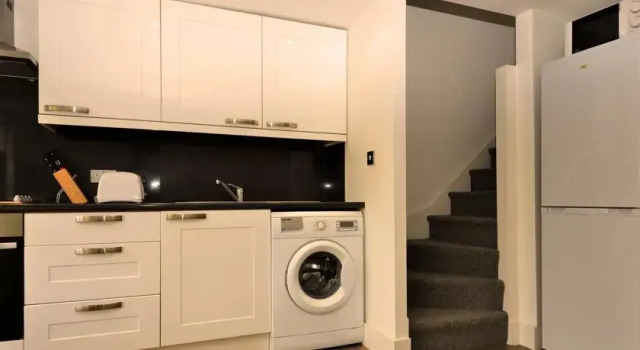 W14 Apartments - Battersea Apartment