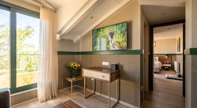 Двухместный полулюкс с балконом и с красивым видом из окна Petit Palais Platres Boutique Hotel