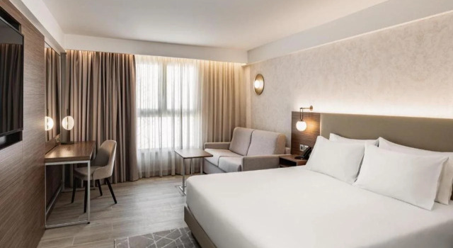 AC Hotel By Marriott St. Julian's, Rezervați Hotel Hoteluri în St. Julian's cu piscină, Piscină