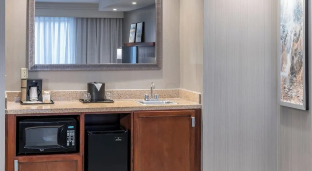 Люкс c 1 комнатой Courtyard by Marriott West Orange