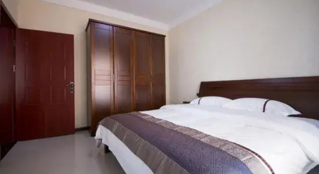 Люкс Deluxe с 5 комнатами Yashige Apartment Ruili