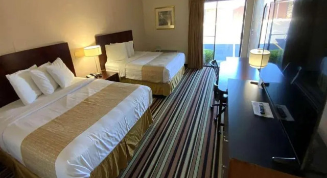 Номер Standard с балконом Travelodge by Wyndham Wytheville