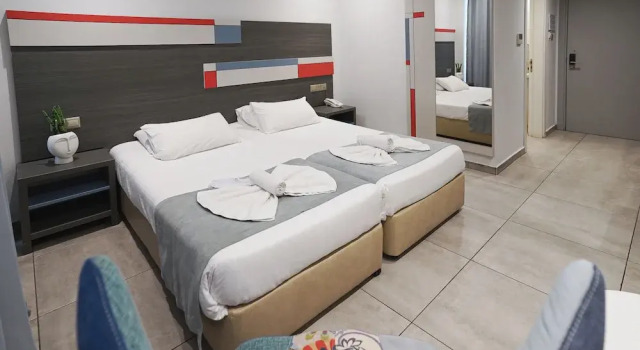 Двухместный номер Superior с балконом Nicholas Color Hotel