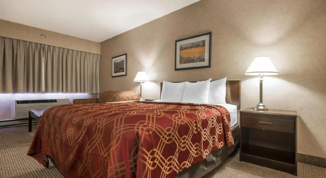 Econo Lodge Inn & Suites, Забронировать Отель Эскьимальт Британская Колумбия