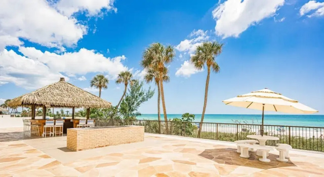 Ocean Sands 1101 by Distinctive Beach Rentals, Забронировать Апартаменты/квартира Апартаменты Мадейра-Бич, рядом с The Church by the Sea, Апартаменты/квартира
