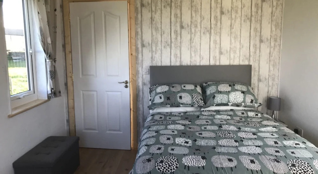 The Snuggly Sheep Shepherd Hut Campview Farm Stay, Prenota Agriturismo Ballyshannon 