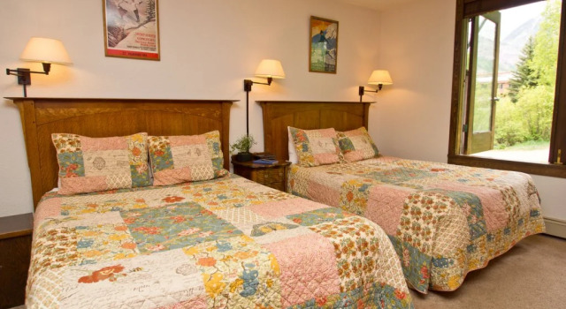 Manitou Lodge