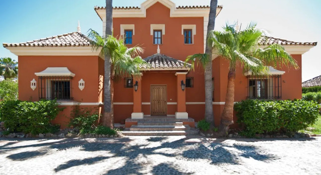 Holiday villa with 5 bedrooms, private pool, Nueva Andalucia, Marbella, Book Villa Nueva Andalucia Andalusien