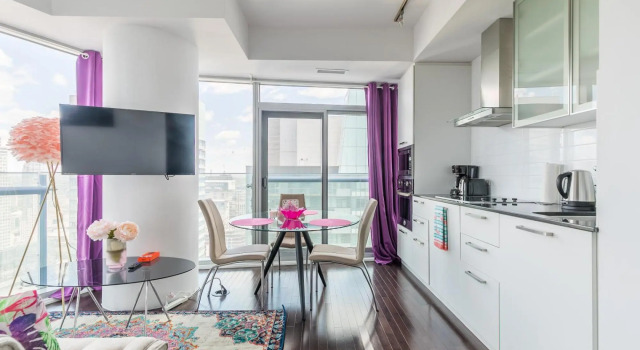 50 Floor 1 Bedroom Downtown Flamingo Island, Varaa Hotelli Toronto 