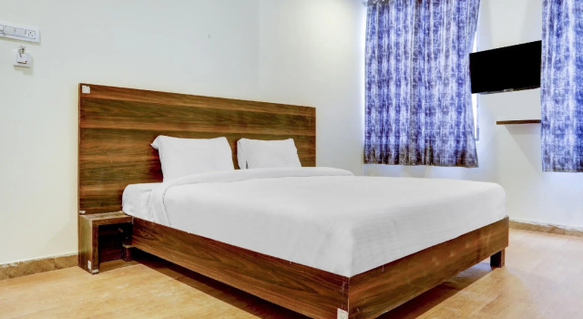 OYO Flagship 83265 Hotel R Square, Rezerwuj Hotel Warangal Telangana