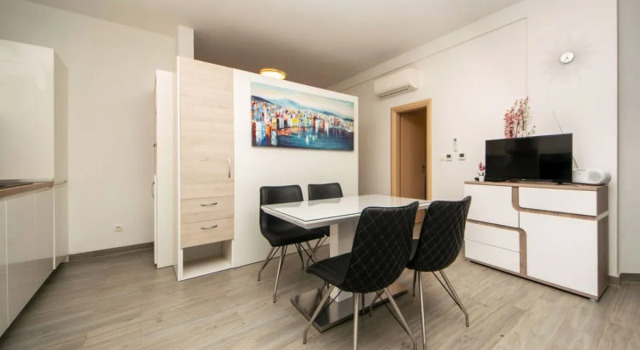 Apartment Mare Ammoudi 33615, Buchen Sie Ferienwohnung Hotels in Gespanschaft Split-Dalmatien mit Pool, Schwimmbad
