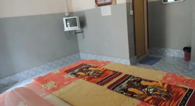 Koeu Chey Chum Neas Guesthouse, Prenota Hotel Neak Loeung 