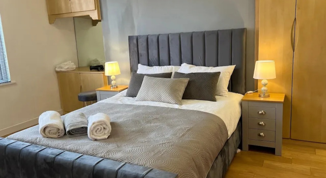 1 Bed Flat - Sleeps 4 - Parking - Wifi, Забронировать Отель Олдем Большой Манчестер