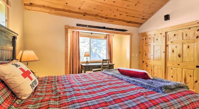 Lake Tahoe Cabin w/ Private Beach Access, Tahoma
