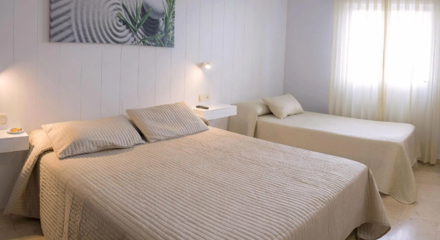 Трёхместный номер Standard Hotel Oasis con parking incluido