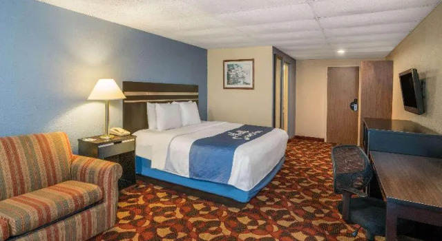Номер Standard с балконом Days Inn By Wyndham Carlisle North