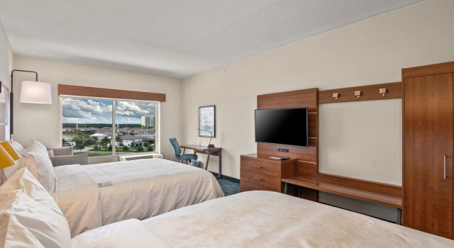 Четырёхместный люкс Holiday Inn Express & Suites Orlando- Lake Buena Vista by IHG