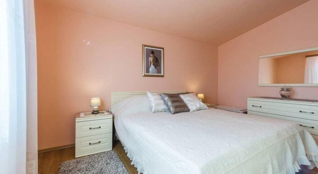 Villa Rossa mit Pool für 8 Personen