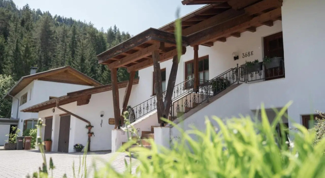 Haus Berta, Забронировать Отель Отели Зеефельд с парковкой, Парковка