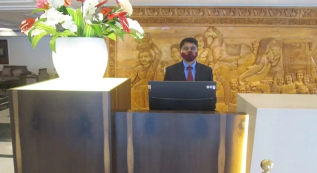 Goroomgo Crown Bhopal